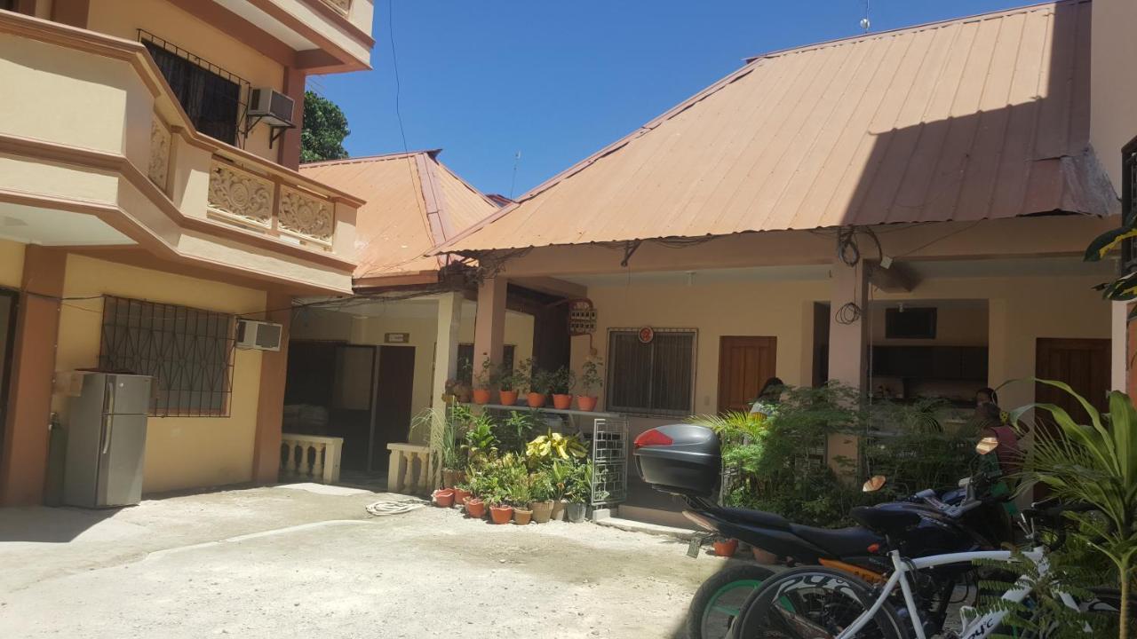 Merly's Place Resort *